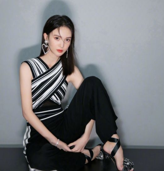 吴昕、金晨齐聚时装周同台看秀，网友:吴昕赢了!