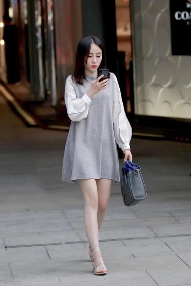 街拍：图1短裙长腿美女，图3闺蜜俩美的不同，图4超短裤美女