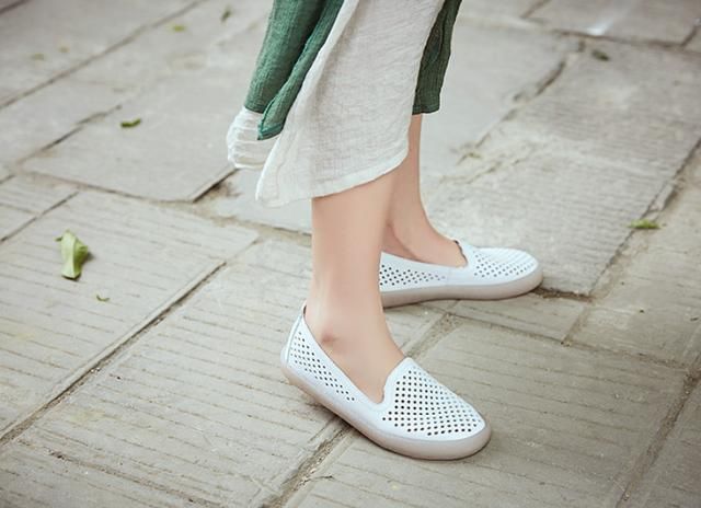 夏天火爆热卖的单鞋，让你与时尚潮流接轨，看第一张图就心动了!