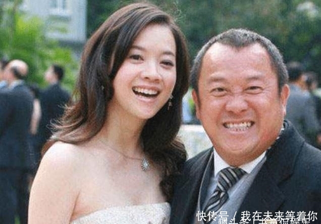  『女性』曾志伟大女儿已46岁，不结婚不生子皱纹疯长，越老越像曾志伟