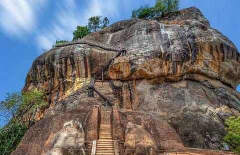 世界上最霸气的王朝：建在180米巨岩之上，巨岩王朝深藏几千年
