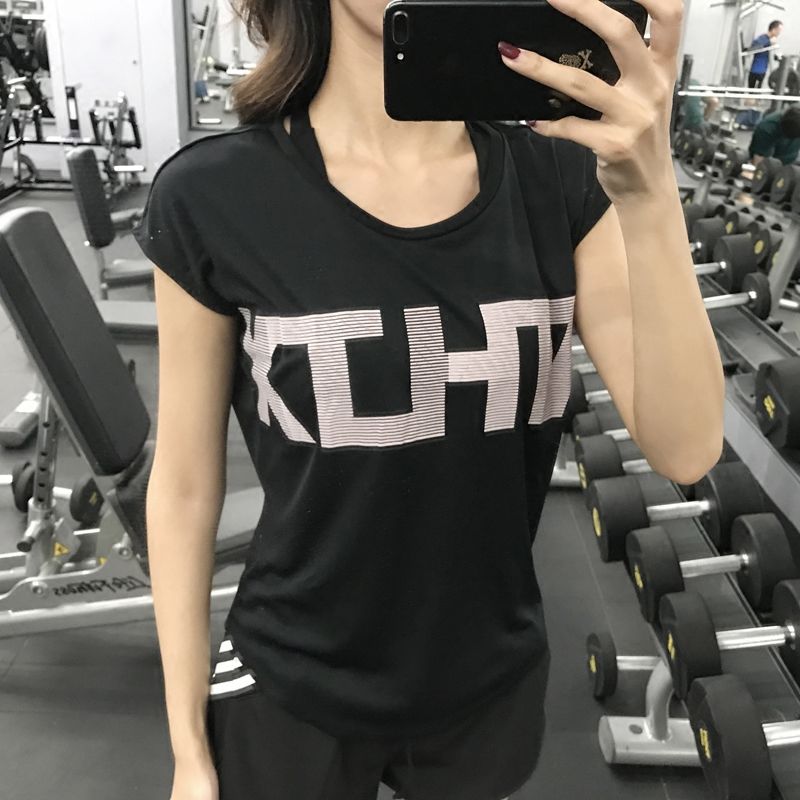 女人穿上这些衣服，瞬间爱上健身!去健身房养颜很吸晴