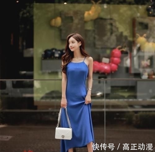  [气质]孙允珠：蓝色吊带连衣裙，尽显女神的魅力气质，网友：大气优雅