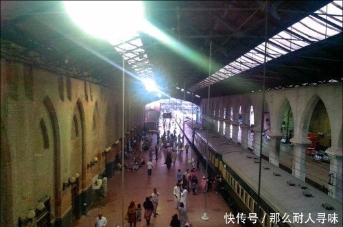  「待遇」巴基斯坦火车站，中国人这待遇，老外很眼红，甚至巴国