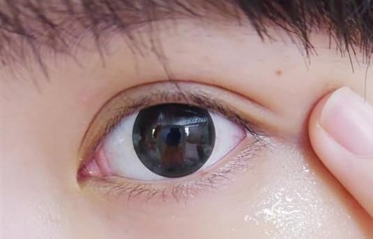 女人脸部下垂很显老，别傻傻打玻尿酸，教你一妙招肌肤紧致显年轻