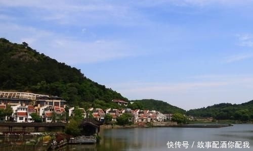 曾被郭沫若先生称赞的宁波东钱湖，与青山平原相依，风景秀丽