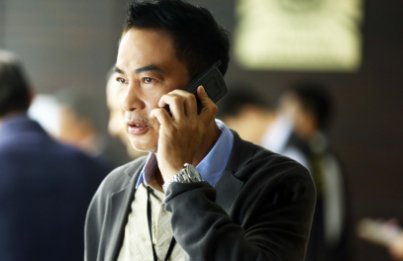 他是香港真大佬,向华强都要给他面子,如今女