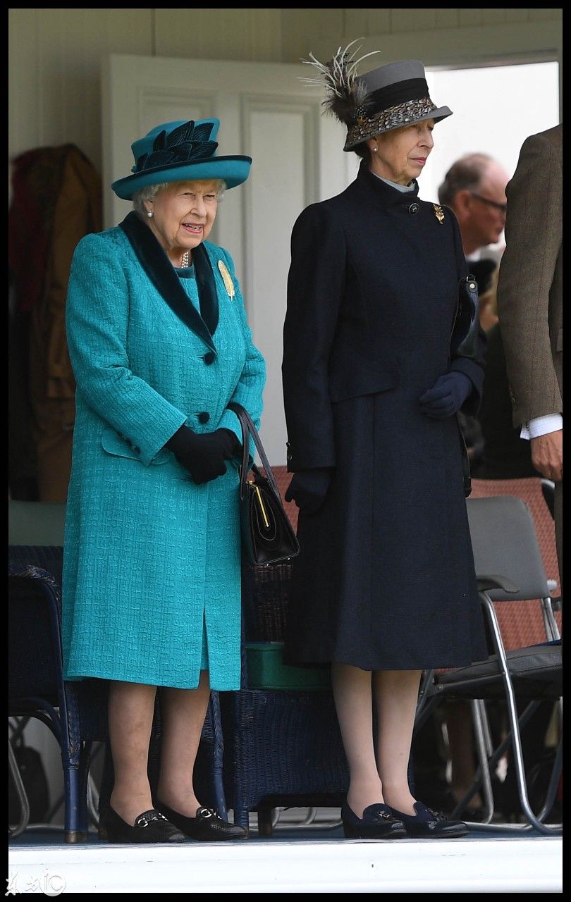 世界上地位最高最时尚的老太太 英国女王伊丽莎白二世参加聚会