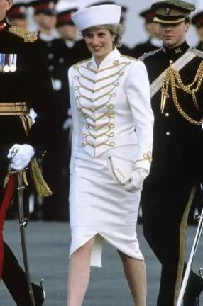 30年前的戴安娜王妃美得惊艳！自带贵族气质远超凯特王妃！