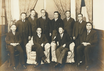 他将女儿送人后又抱回来,谁知她日后成歌唱家