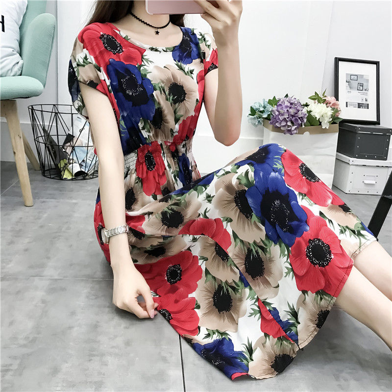 去旅游穿洋气“飘飘裙”，女人味和气质瞬间上升，路人挪不开眼