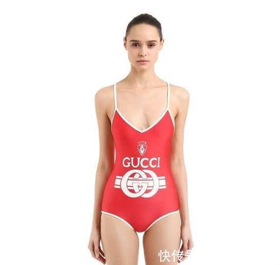 胡冰卿短裤反穿扮另类，内搭红色泳衣让人费解：上厕所要脱光光？