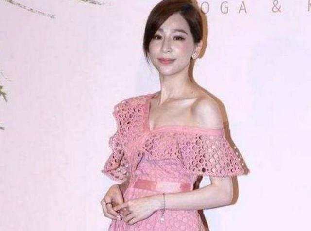 20年后SHE再度合体, Hebe丑成这样让网友伤心欲绝, ella已成大妈