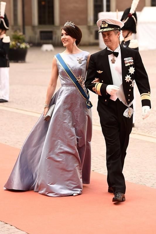 46岁丹麦王妃不显老，穿衣打扮时尚，相比凯特王妃更会穿搭!