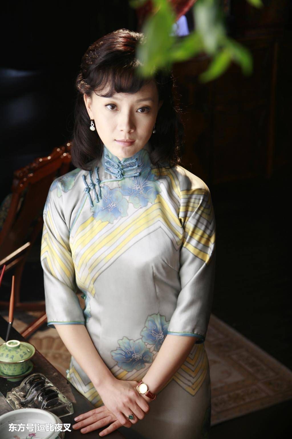 她被称为旗袍的“代言人”，仙气十足的刘亦菲也无法与她媲美