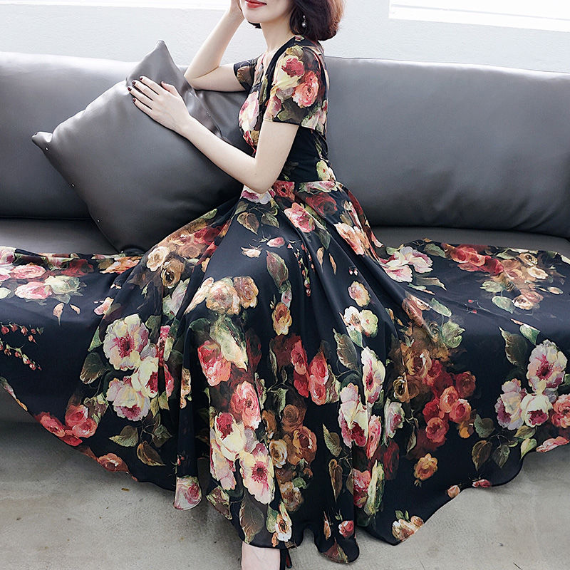 去了趟日本，发现没人穿泳衣，漂亮女人都穿“沙滩裙，性感又迷人