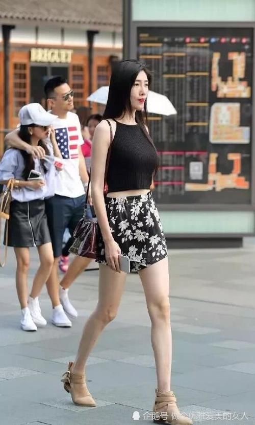  #气质#40岁的女性想要保持魅力，“丝袜＋高跟鞋”少不了，让你气质永驻！