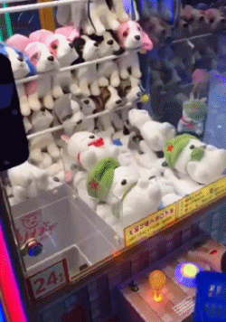  『礼物』搞笑GIF：自从我给老婆买了礼物，我就只能睡沙发了！