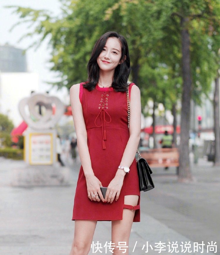 街拍身材高挑容颜又美，气质更优雅，这样的姐姐真女神啊