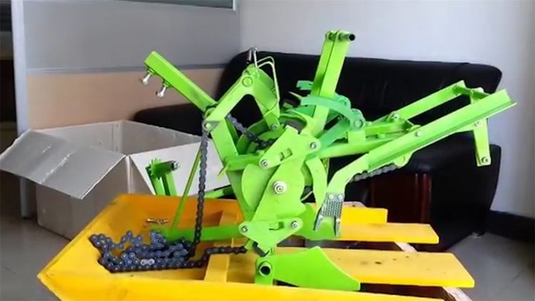  民间|民间牛人发明“手摇式”插秧机，不用油不用电，200元造一