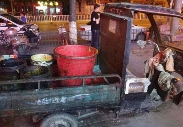  [非洲]泔水喂猪危害大，还能引起非洲猪瘟？网友疑惑：为啥以前