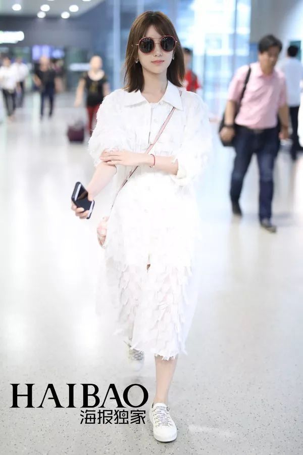 朱亚文女儿这么可爱!关晓彤鹿晗都见过家长了?【海报街拍】