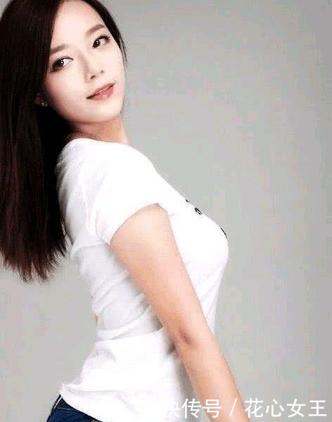 牛仔裤让身材比例更加完美，轻松拥有自信魅力