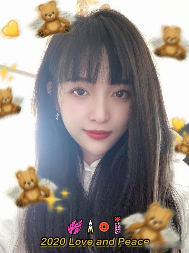  ＂promot_title＂:＂{\＂i8\＂: \＂我，2岁，话都不会说，初吻就被一只狗「夺走」了……\＂火箭少女101集晒拥抱，美丽又温柔的小姐姐在家里也这么时尚，春天这么穿太美了