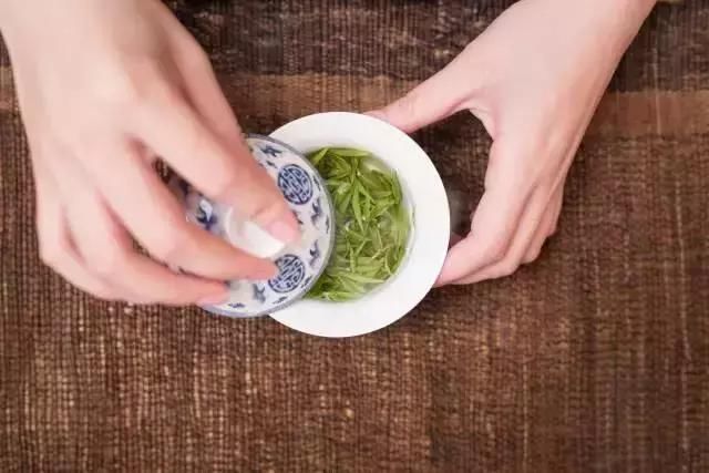 爱喝茶的女人，素颜也比别人好看!