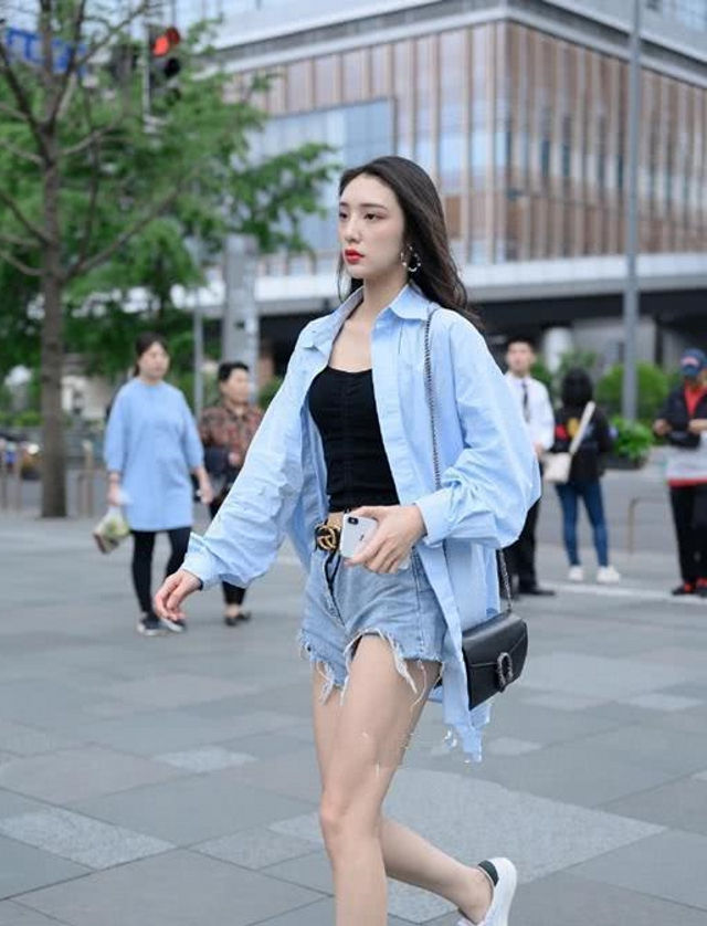  春季@春季路人街拍,小姐姐们不仅穿着时髦,而且还很养眼