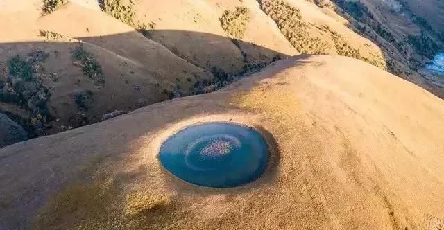 令人愤怒—四川“格聂之眼”周边植被遭碾压，恢复需10年以上！