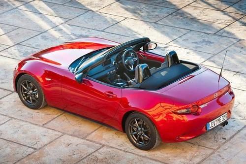  『敞篷』年轻人想买敞篷跑车怎么选？这车比MX-5还便宜，而且是台宝马！
