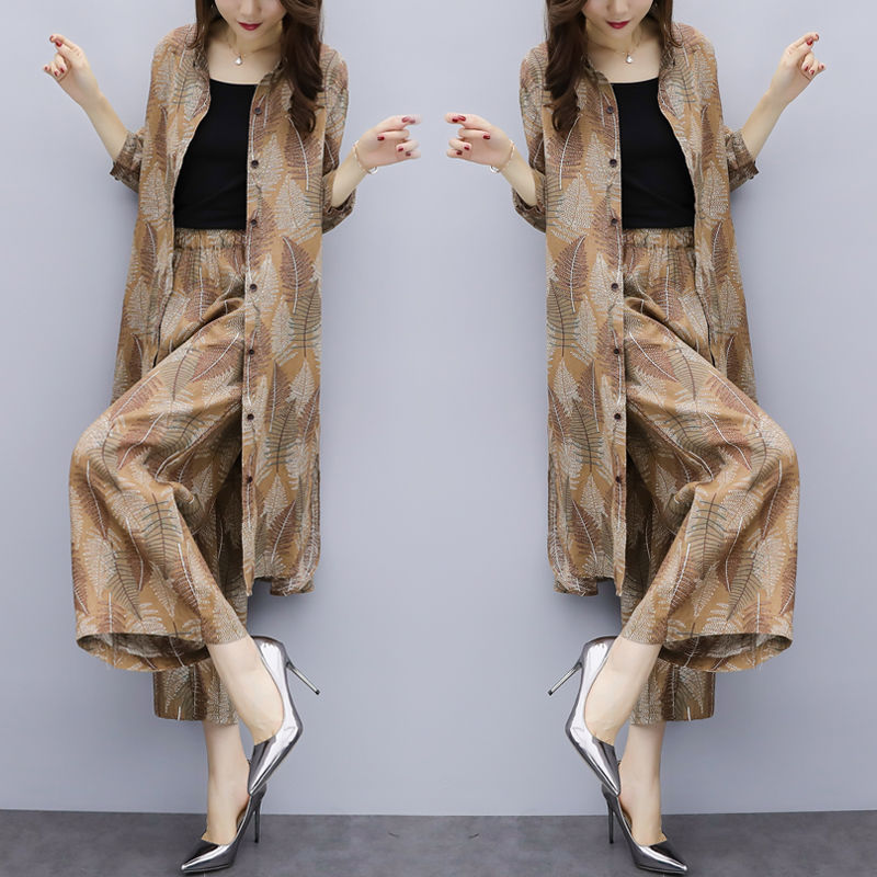 偷偷告诉你，裙子不流行了，今年流行这样套装，美的款款想买