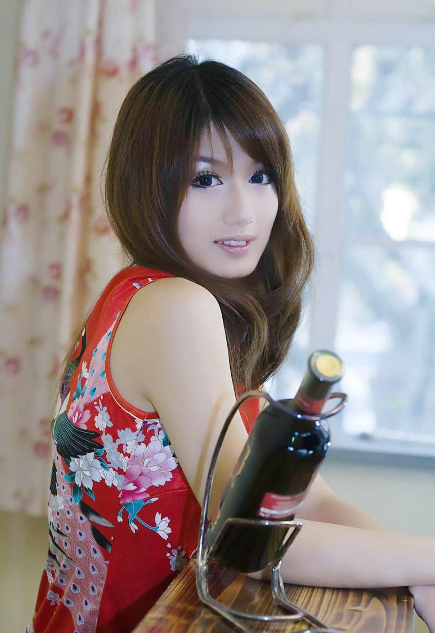 展现民族特色美的古韵红色旗袍美女