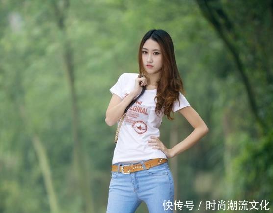 清秀唯美的牛仔裤美女，增添女性魅力，美翻了