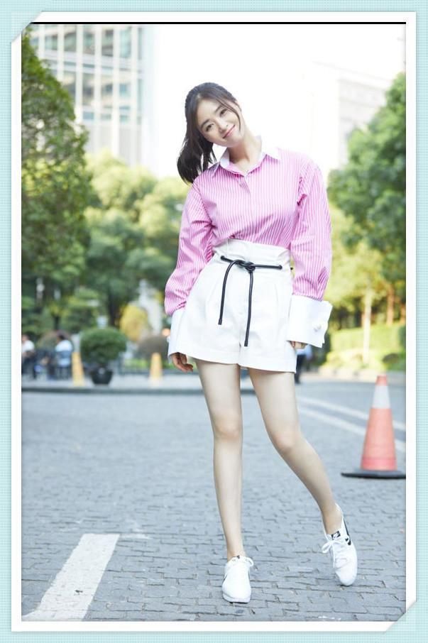 当110斤蒋欣与86斤唐嫣同穿短裤，网友:吓得我赶紧去办张健身卡