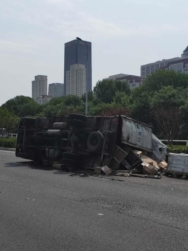  你的快递今早遭遇了“车祸”！|城事 | 快递