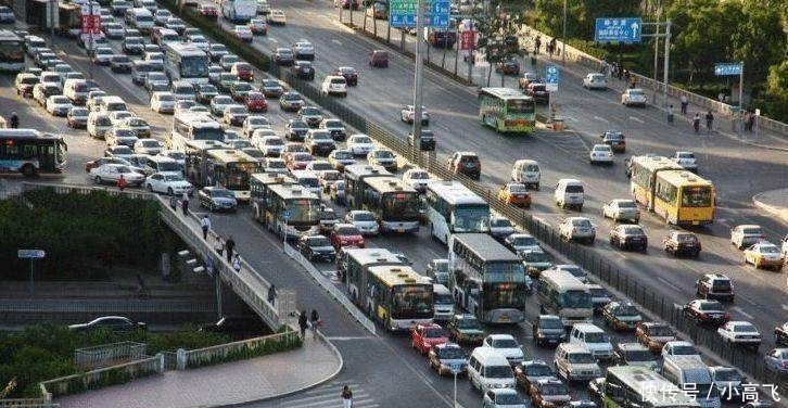 厉害了我的国，中国首辆“空中列车”已通车，外国专家都称赞