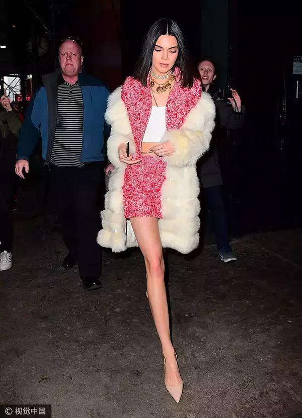 你知道有一种短裙叫“要走光”么?