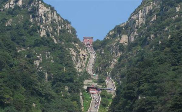 中国人最喜欢爬的1座山,素有“天下第一山”美誉,你去过吗?