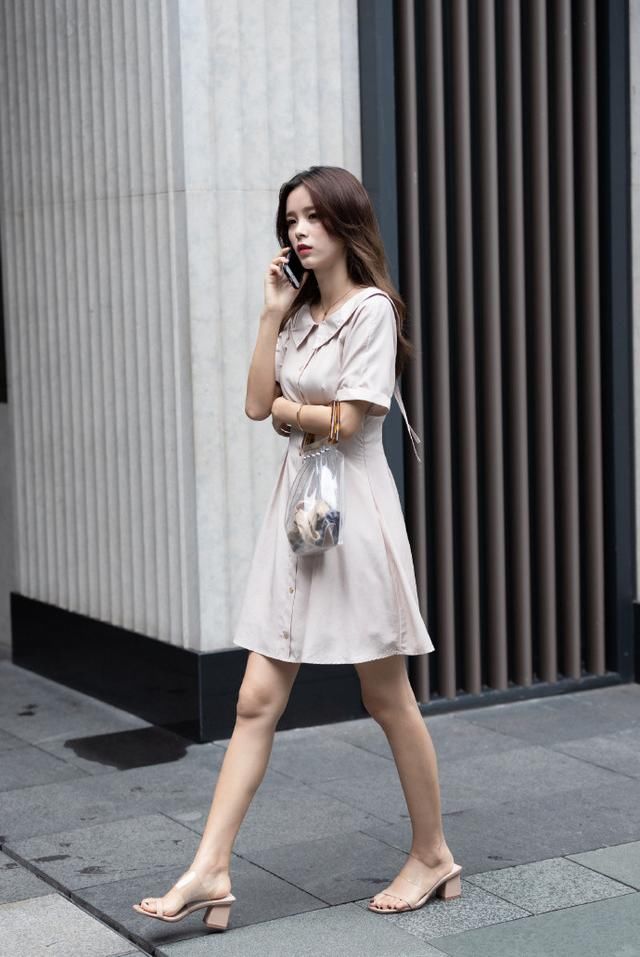 路人街拍，清雅穿搭秀出气质美!