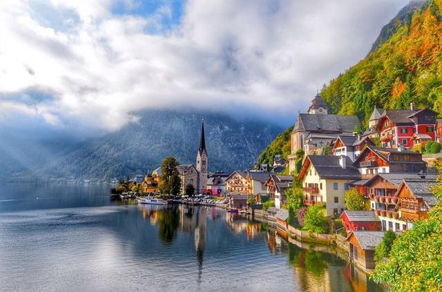 大逆转，中国耗资60亿山寨欧洲小镇，却意外带动了原版小镇经济！