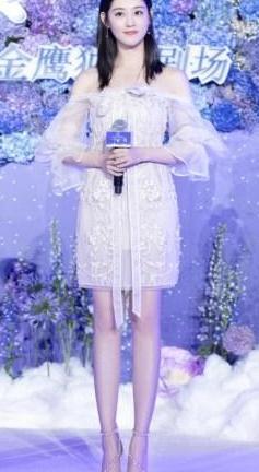 祝绪丹真是太会玩了，竟用“U盘”做耳环！肯定是迪丽热巴教的！