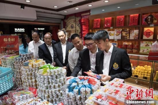  「代表」香港警队代表游览北京王府井