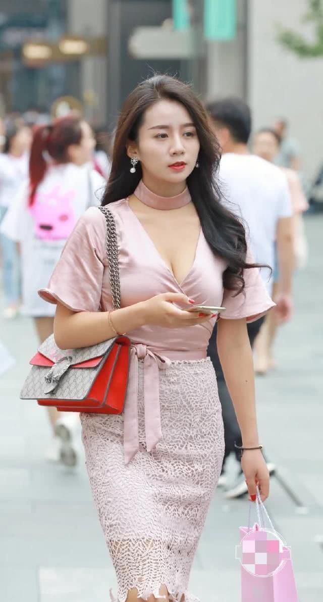  「气质」美女天使的面孔，完美的穿搭凸显优雅迷人的气质