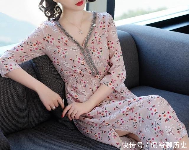  [经济]皮肤暗黄的中年妇女，经济允许，试试这几款连衣裙，美的让人窒息
