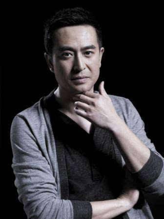 张嘉译拍吻戏怒提离婚的消息都是造谣啊！人家幸福的很呢！