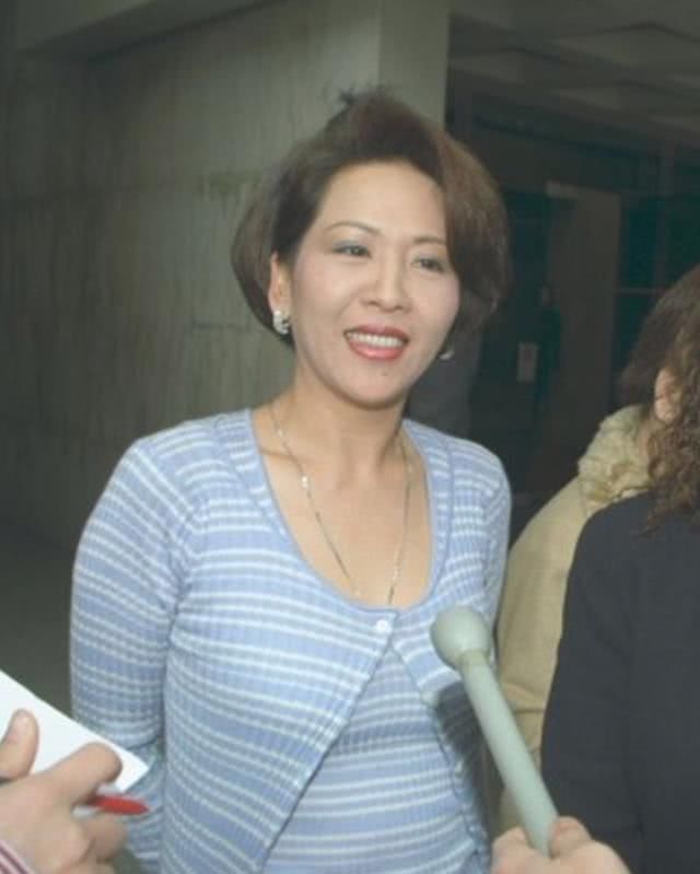  「儿子」霍英东前儿媳洪国华设灵儿子亲自打理后事，邓兆尊黄夏蕙现身致哀