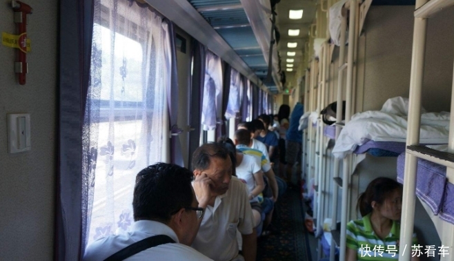 火车卧铺男女混住，是为了保证女性安全？网友：不敢信