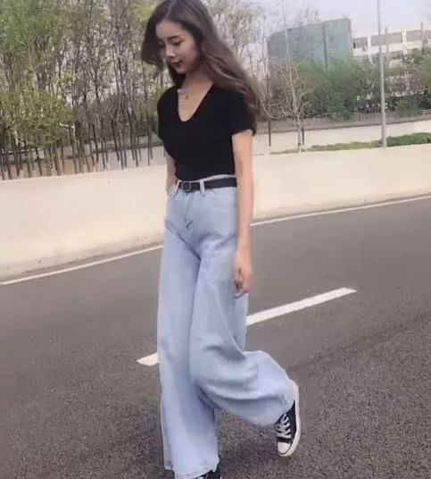 身材■“娃娃脸”女神火了,身材A爆却长了张娃娃脸,好看又时髦!